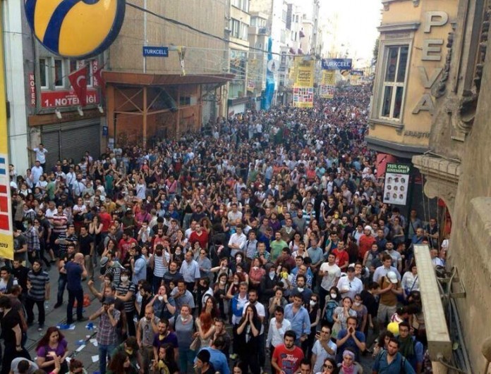 Die Demonstrationen reissen nicht ab - Istanbul Nähe Taksimplatz